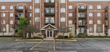 1479 N Milwaukee Ave #208, Libertyville, IL 60048