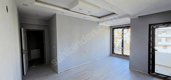 ÇAYIROVA AKSE MAHLESİMDE 3+1 ARKAT ASANSÖRLÜ LÜX DAİRE