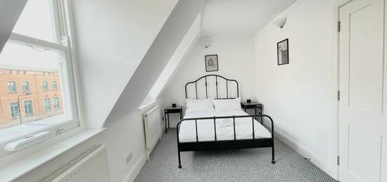 Flat to rent in Camden High Street, London NW1