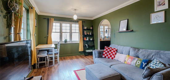 Flat for sale in Fawcett Close, London SW16