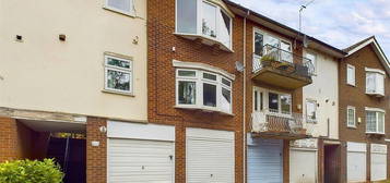 2 bed maisonette for sale