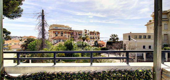 Cannes - Villa avec piscine et toit terrasse jouissant d'une vue mer