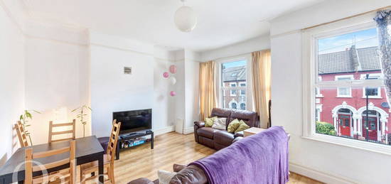 3 bed flat to rent