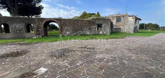 Casale/cascina in vendita in strada Torre del Giglio