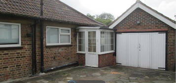 3 bed semi-detached house to rent