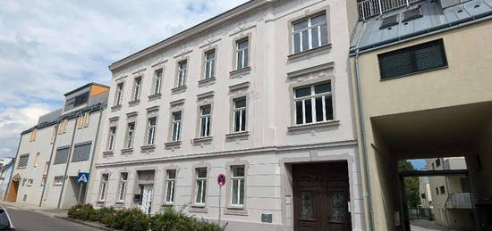 Entzückende, lichtdurchflutete Altbauwohnung in bester Lage nahe Stadtplatz, Klosterneuburg