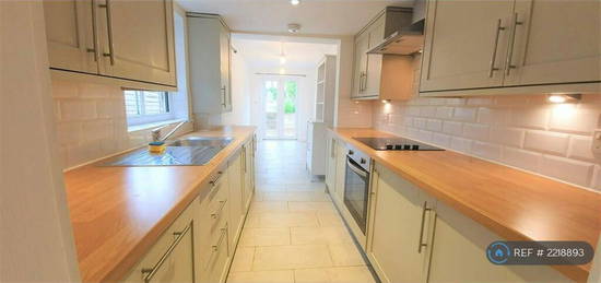 3 bedroom semi-detached house