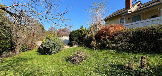 Kleiner Bungalow auf großem Grundstück in schöner, ruhiger Lage in Gösting