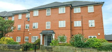 Flat for sale in 3 Hadleigh Court, Shadwell Lane, Leeds, West Yorkshire LS17