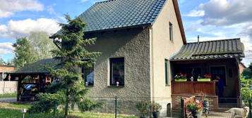 Idyllisches Einfamilienhaus mit Doppelcarport und Garten