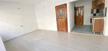 MANAVGAT ŞEHİR MERKEZİNDE FEVZİPAŞA CAD. ARA KAT 2+1 DAİRE