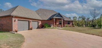 13200 Hawk Dr, Oklahoma City, OK 73150