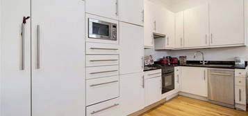 Flat to rent in St Georges Square, Pimlico SW1V