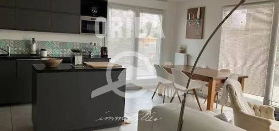 Appartement  à louer, 4 pièces, 3 chambres, 87 m²