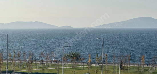 YALI BOSTANCIDA DENİZ VE PARK MANZARASI