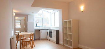 Flat to rent in Regents Park Rd, London N3