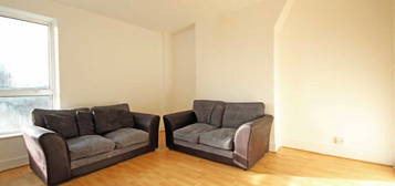 Flat to rent in Pownall Gardens, Hounslow TW3