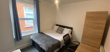 Room to rent in Newcombe Road, Southampton SO15