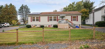 400 Oleckna St, Throop, PA 18512