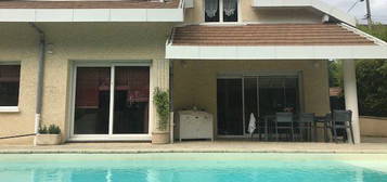 Maison au calme meublée pied de frontière, avec piscine