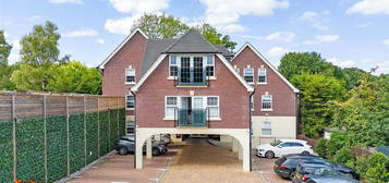 Flat for sale in Station Way, Buckhurst Hill IG9