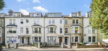 Flat to rent in Caledonian Road, London N7