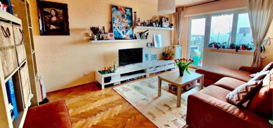 Apartament 3 camere de vanzare in zona Podgoria