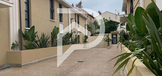 Appartement Golf-juan 2P en rez de jardin 49.12 m², double garage. Proche mer