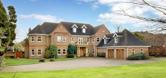 6 bedroom detached house to rent