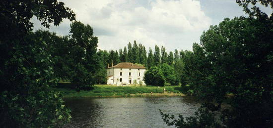 Ancien moulin sur la Vienne - Maison, grange et terres