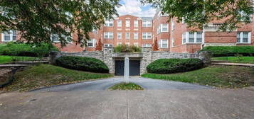 7563 Oxford Dr Apt 1S, Saint Louis, MO 63105