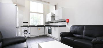 4 bedroom flat to rent