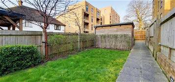 Flat to rent in The Avenue, Croydon CR0