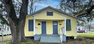 304 Reagan St #A, Pineville, LA 71360