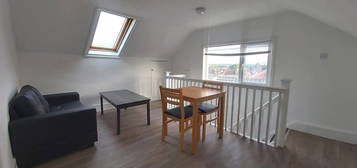 Flat to rent in London Road, London SW16