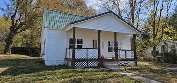 204 Harmon St, Pineville, MO 64856