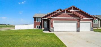 1193 Cyber Ct, Madison, SD 57042