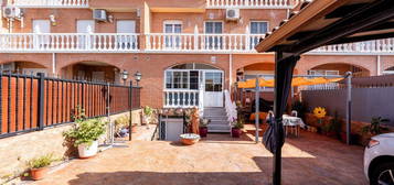 Chalet adosado en venta en calle la del Alba