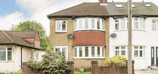 Property for sale in Glasbrook Avenue, Twickenham TW2