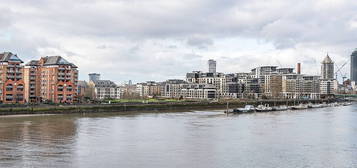 Flat to rent in Plantation Wharf, Battersea, London SW11