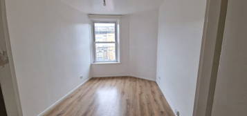 Flat to rent in Lower Clapton Road, Hackney E5