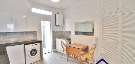 Flat to rent in Ravenstone Road, London N8