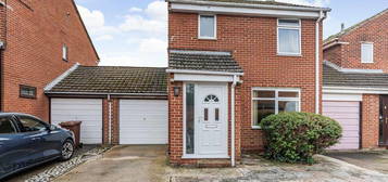 3 bedroom link detached house for sale