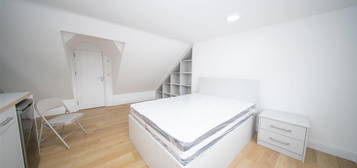 Property to rent in Bath Road, Hounslow TW4