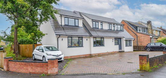 Detached house for sale in The Glade, Waterlooville PO7