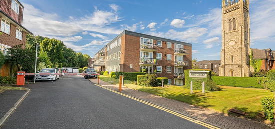 Flat for sale in Palmerston Road, Buckhurst Hill IG9