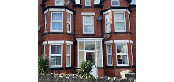 Flat to rent in Rhiw Road, Colwyn Bay LL29