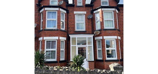 Flat to rent in Rhiw Road, Colwyn Bay LL29