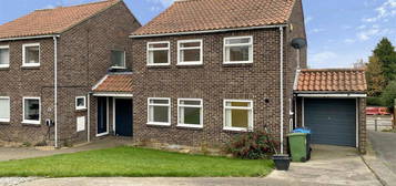 4 bedroom link detached house for sale