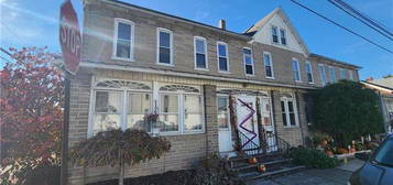 62 South St, Nazareth, PA 18064